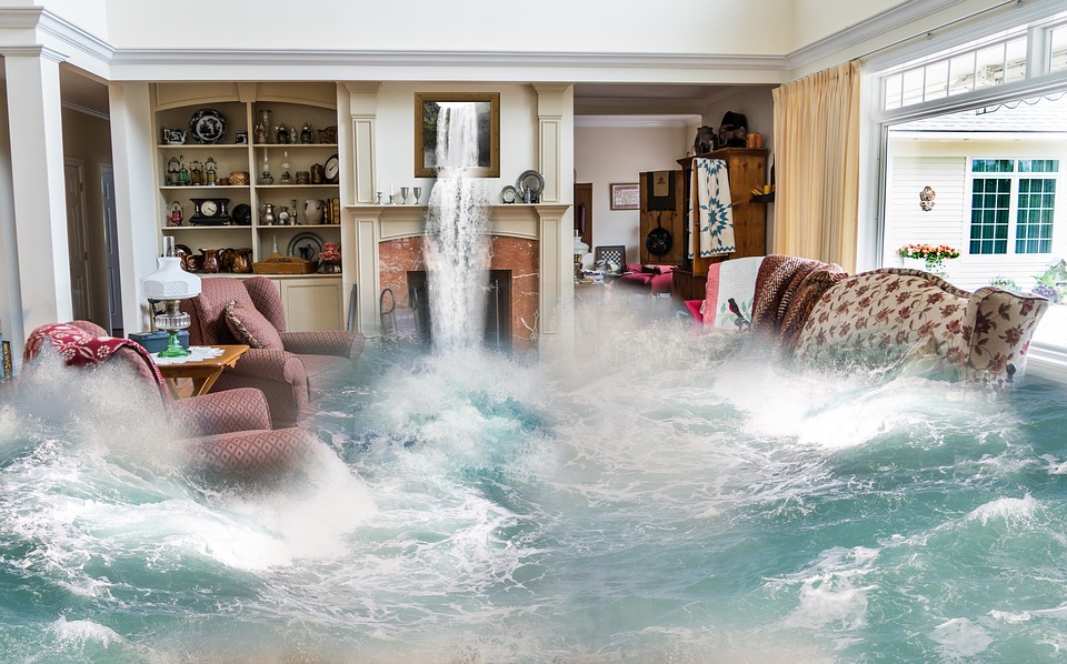 Überschwemmung Wohnzimmer steht unter Wasser Versicherung WVK